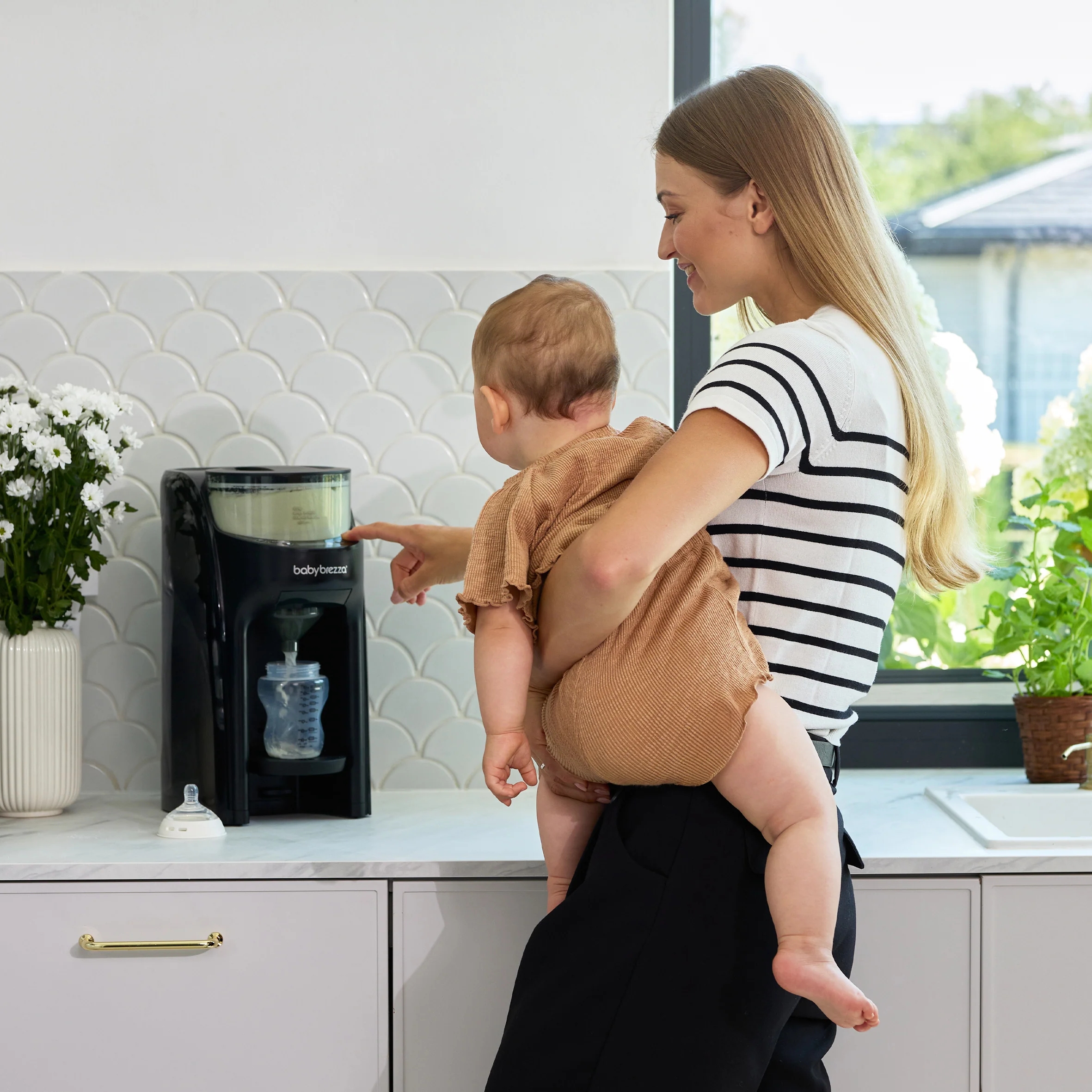 Baby Brezza BUNDLE Formula Pro Advanced And SuperQuick Steriliser - All Black - Image 12